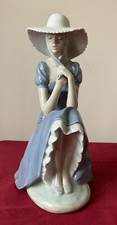 Lladro Nao Figurine La Pamela