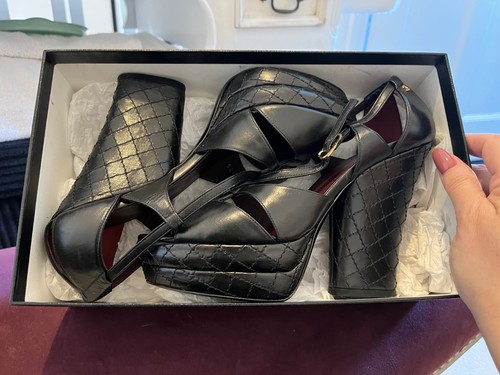 Worn once chanel shoes - worn, large