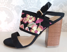 NEW LOOK Black Faux Suede Floral Embellished Block Heel Shoes [3]
