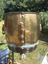 LARGE ANTIQUE RIVETED BRASS PLANTER WITH LION HEAD HANDLES & PAW FEET 35cm High