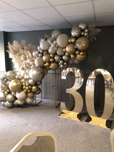 Gold mirrored numbers light - mirrored,