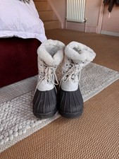 womens lace up white snow boots size 8