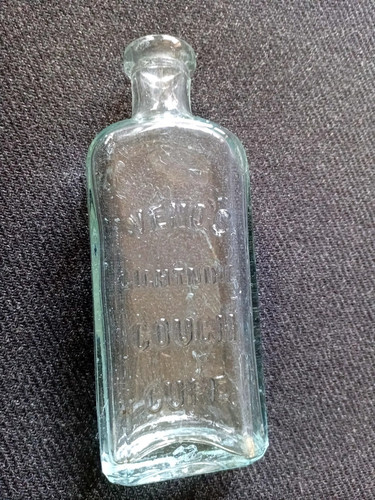 Old vintage bottle vino - old,
