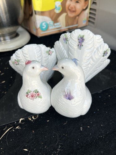 Lladro doves flowers - flowers, kissing