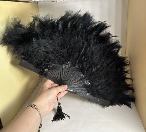 Black feather folding - black, hand