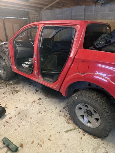 Breaking mitsubishi l200 - breaking,