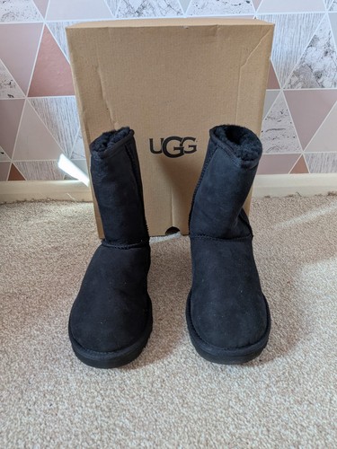 New black ugg - new,