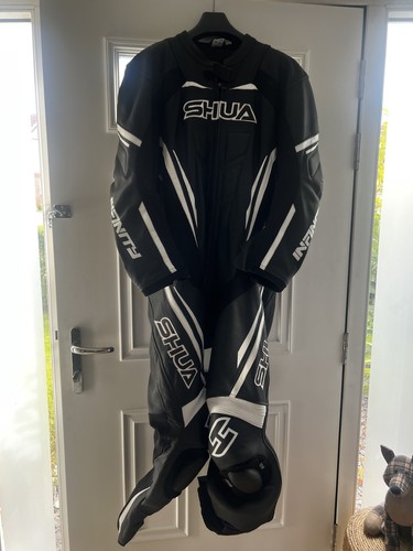 Men motorcycle racing - men's,