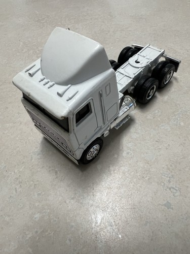 Ertl mack ultra liner with - mack,