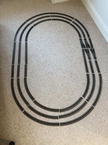 Hornby track pack - triple, loop