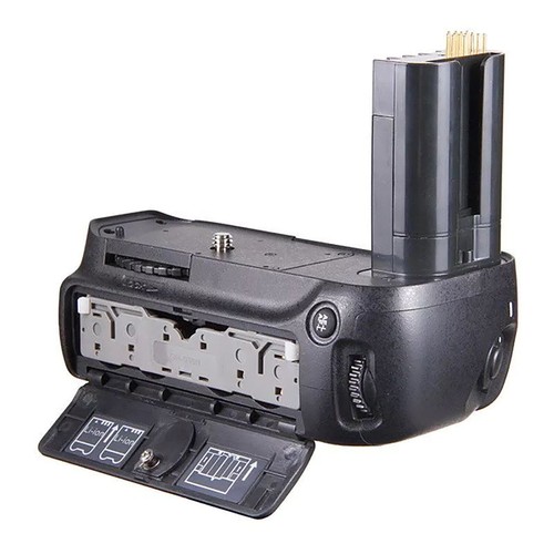 Vertical battery grip - battery, hand
