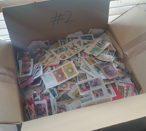 9kg box world wide stamps - box,