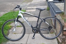 Carrera Crossfire 1, 700C Wheels,  19" Frame, Road Mountain Hybrid White Bike.