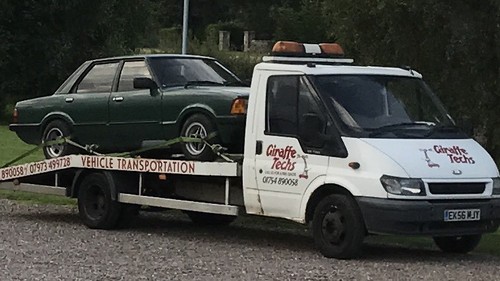 Barn find classic car - barn,