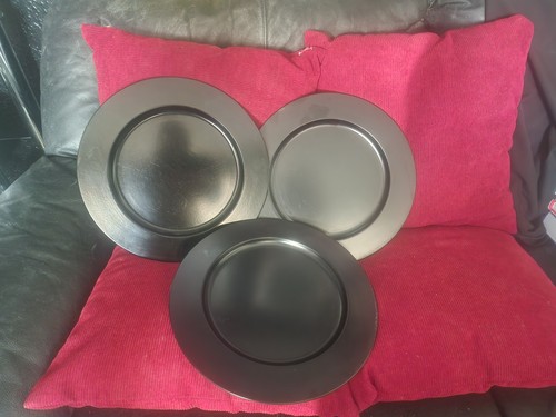 Black plate chargers - 6,