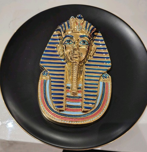 The golden mask tutankhamun - the,