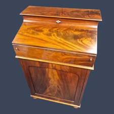 Georgian Compact Davenport