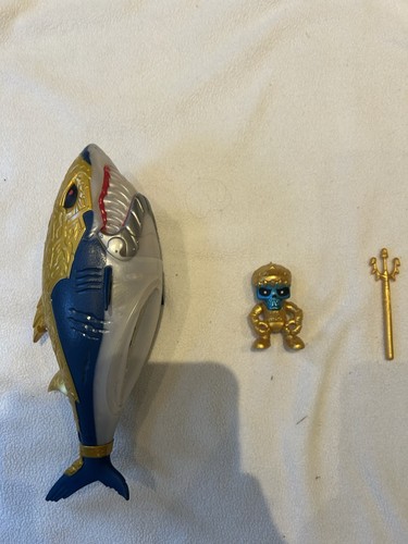 Treasure sunken gold - sunken, shark