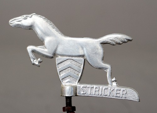 Vintage fender figure emblem - fender,
