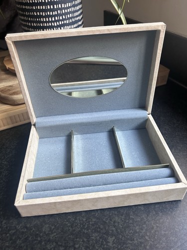 Vintage cream jewelry box gold - jewelry,