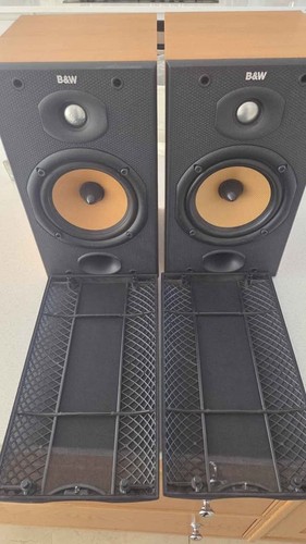 Dm601 s2 bookshelf - b&w,