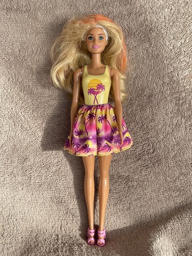 Barbie colour reveal doll - reveal, with