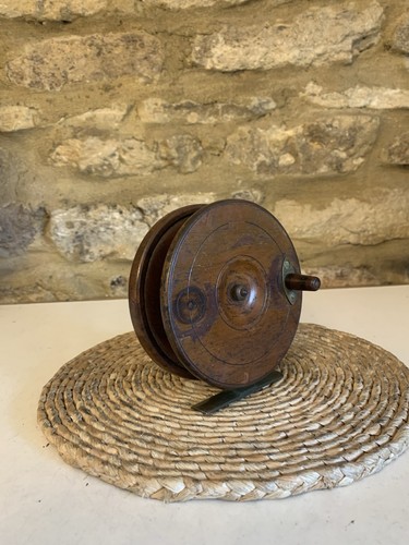 Vintage wooden fishing reel - wooden,
