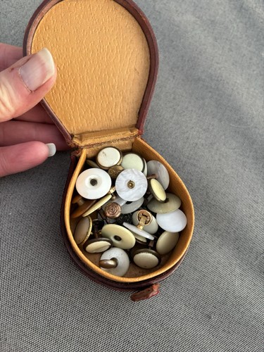 Leather horseshoe stud box - horseshoe,