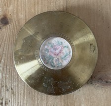 Vintage 40’s/50’s Le Rage Compact. Embroidered Centre. 3” Original Sifter.