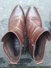 TU Sole Comfort Boot Size 8