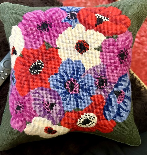 Small vintage cottage style - cottage,