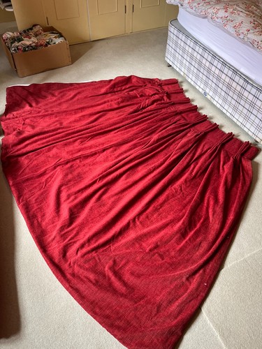 Interlined single red curtain