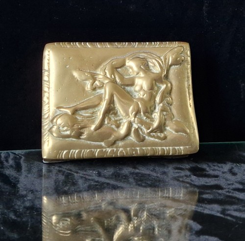 Vintage solid cast bronze - solid, art
