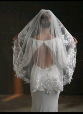 UK 1 Tier Sequins Bridal Lace Edge Fingertip 1M Length Wedding Veil With Comb