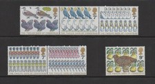 6 x CHRISTMAS 1977 POSTAGE STAMPS - MINT AND NEVER HINGED   