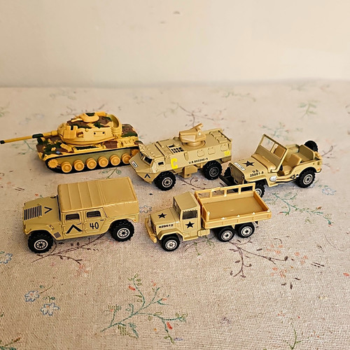 Toy army vehicles tanks - x,