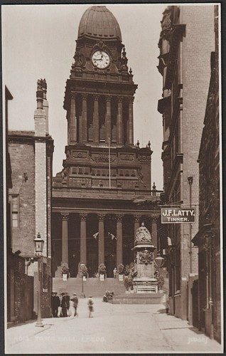 Leeds town hall postcard - leeds,