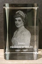 LADY DIANA PRINCESS OF WALES  1961-1997 Solid Glass Paperweight 8cm High (B.29)