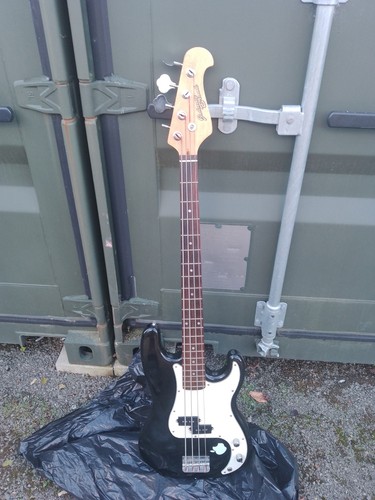 Johnny brook bass guitar - johnny,