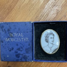 Royal Worcester E 11 R coronation Brooch 1953