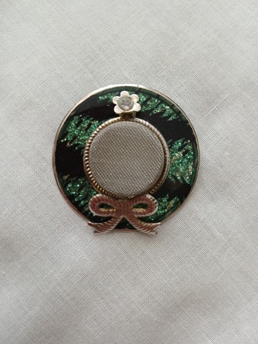 Vintage metal hat - hat, brooch