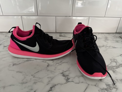 Nike trainers pink and black