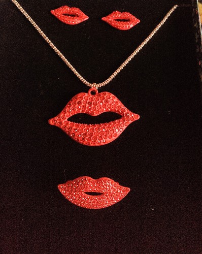 Red lip design jewellery - lip,