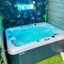 Thetis Lite 3 Person Hot Tub /