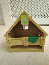 Sylvanian Families Vintage Horse Stable With Sign & Grass Feeder Calico Critters