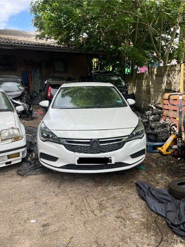 Breaking vauxhall astra - 15-21,