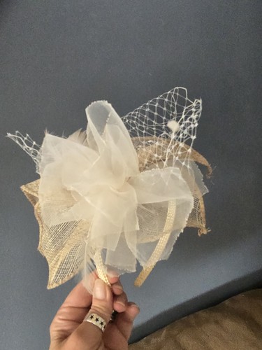 Fascinator beige cream on - fascinator-,