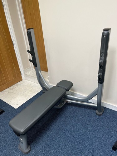 Life fitness benchpress