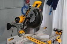 DeWalt DWS780 305mm Compound