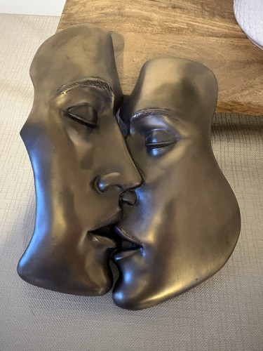 Lovers kiss plaque cold - plaque,